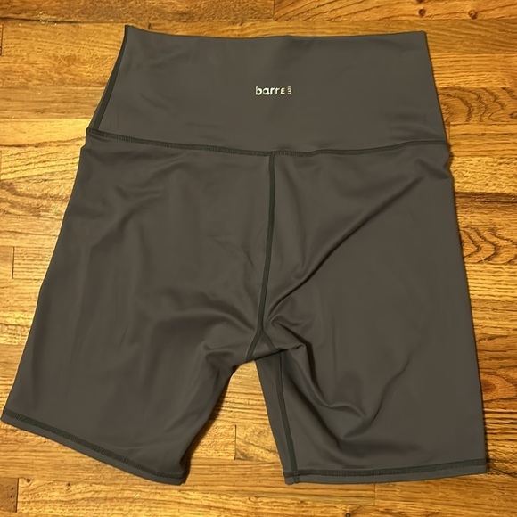 Barre3 athletic yoga, hiking, gym, bike shorts. Grey Women's XXL. New WOTags - Picture 2 of 4